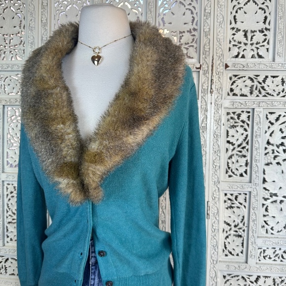 cAbi Blue Teal Faux Fur Collar Button Up Long Sleeve Coquette Twee Cardigan Sz S - Picture 2 of 9
